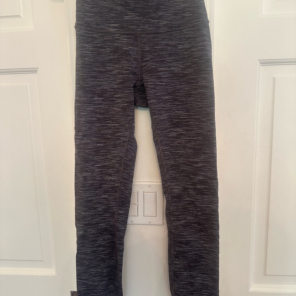 Lululemon Black and White Striped Leggings great size 4 condition